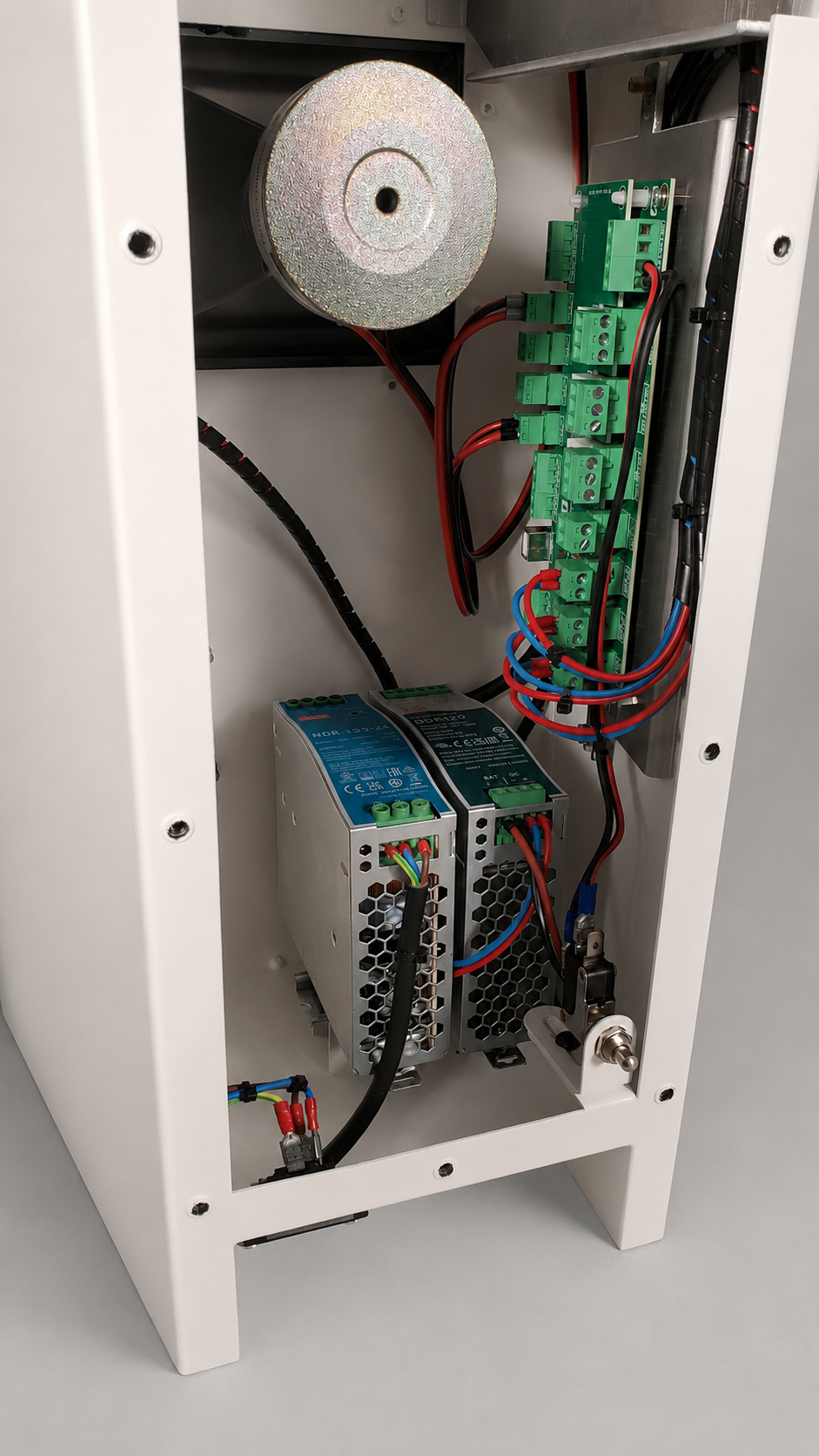 Canon à son anti-intrusion Qualiforce 133 Db à 1 m modèle Blast fixe C2 MAITRE full métal - compatible alarme contact sec, liaison BUS, relais radio - jet de gaz lacrymogène en option