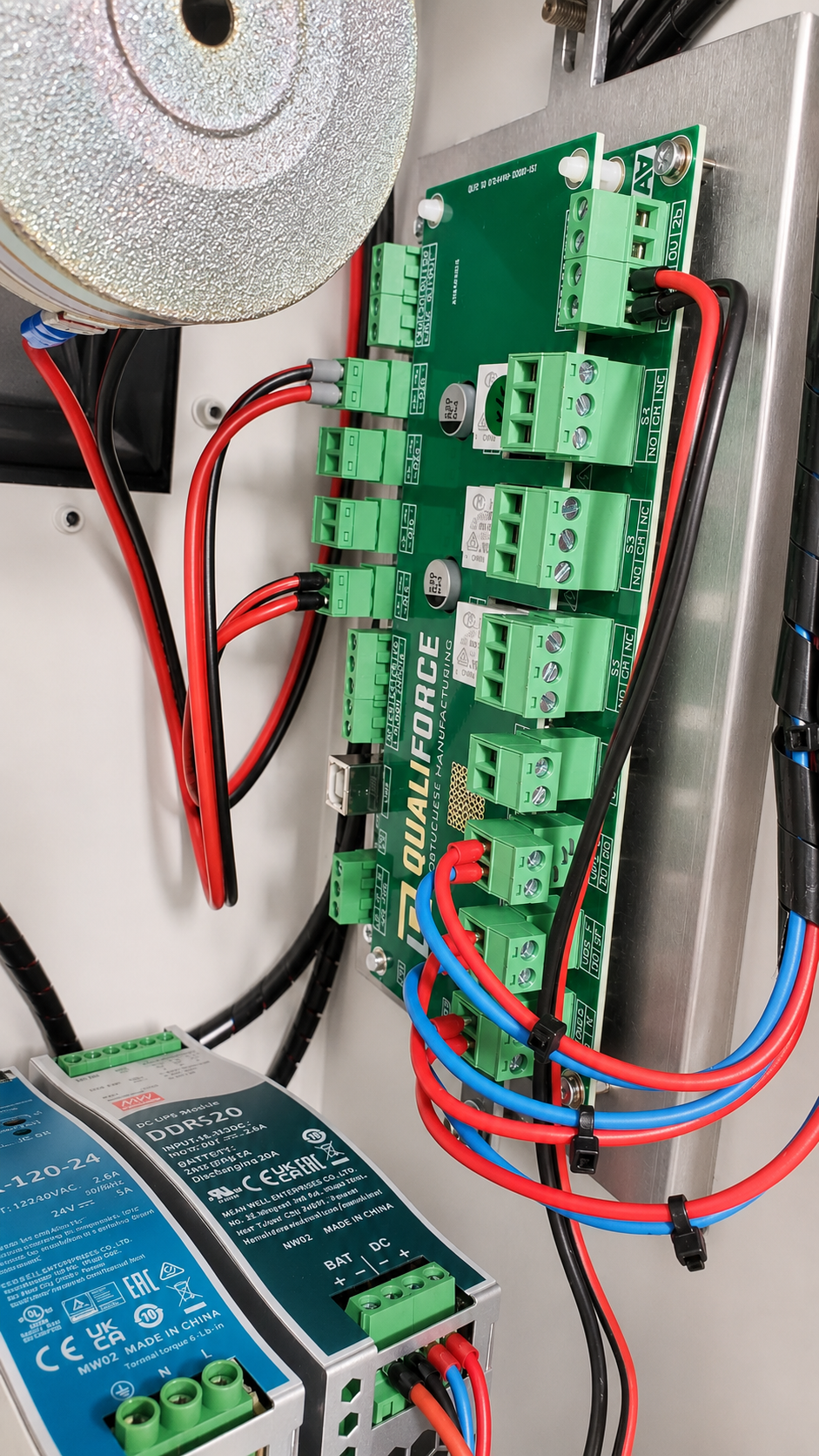 Canon à son anti-intrusion Qualiforce 133 Db à 1 m modèle Blast fixe C2 MAITRE full métal - compatible alarme contact sec, liaison BUS, relais radio - jet de gaz lacrymogène en option